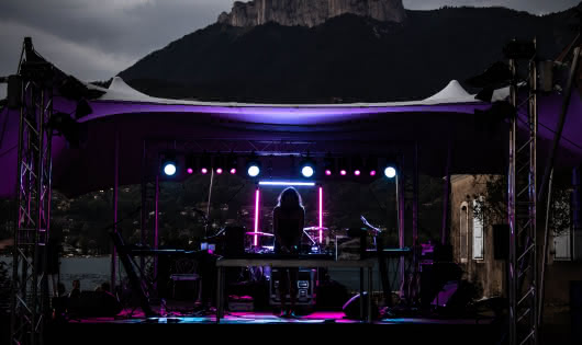 concert Presqu'île de l'Imaginaire stage with pianist