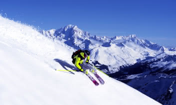 Descente avec vue sur le Mont Blanc en arrière plan