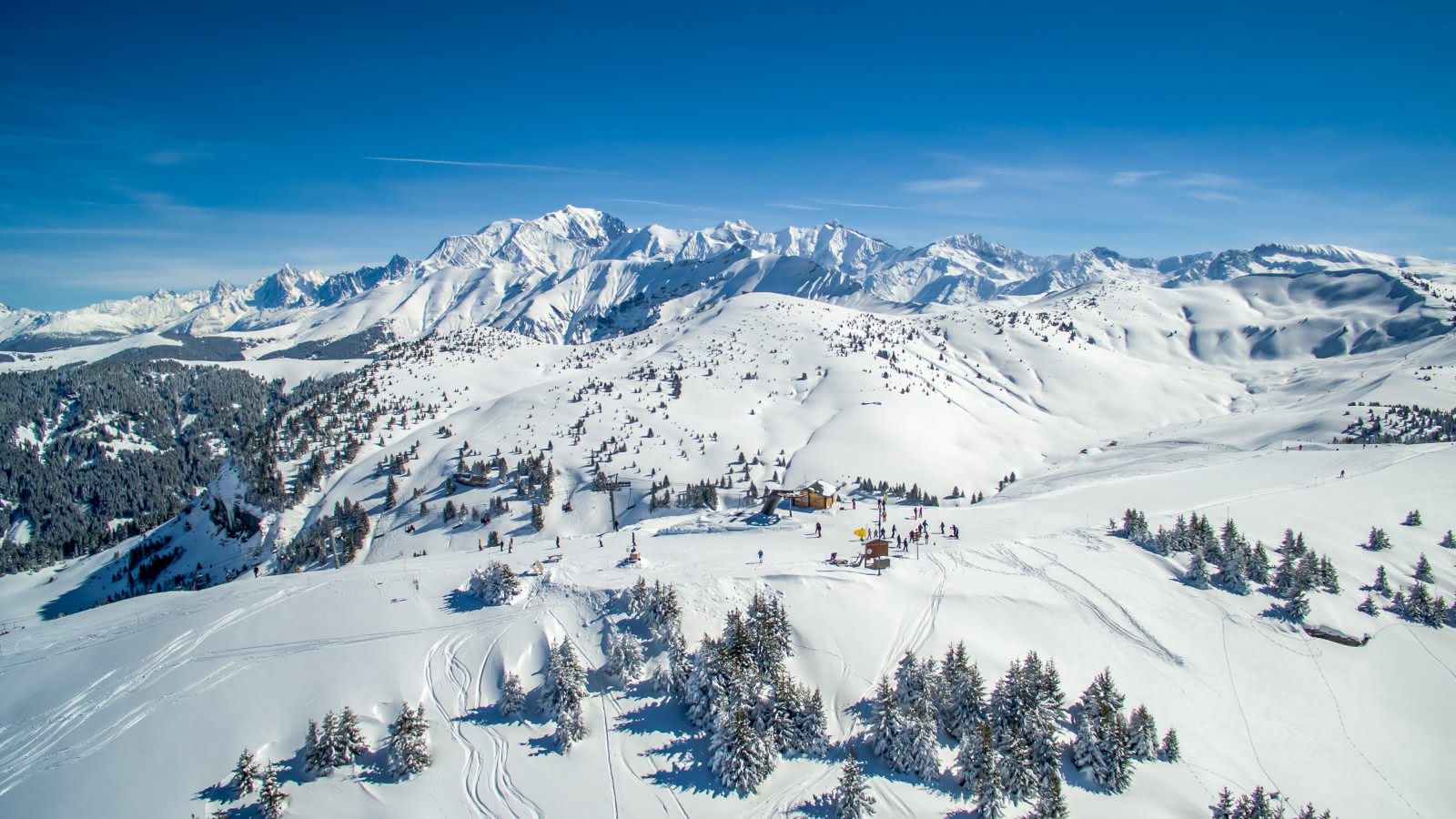 Sommet de Ban Rouge avec vue à 360° sur le Mont-Blanc, le beaufortain et les Aravis