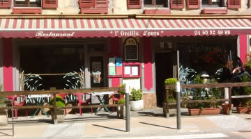 Façade du restaurant traditionel en centre ville de Faverges