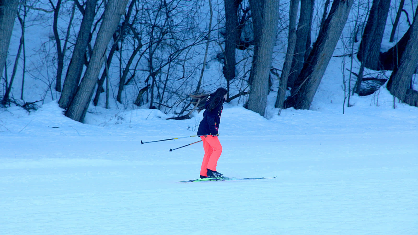 skieuse de fond en action
