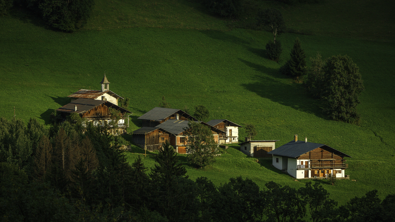 Hameau et chapelle de Saint Sauveur, Beaufortain, Savoie