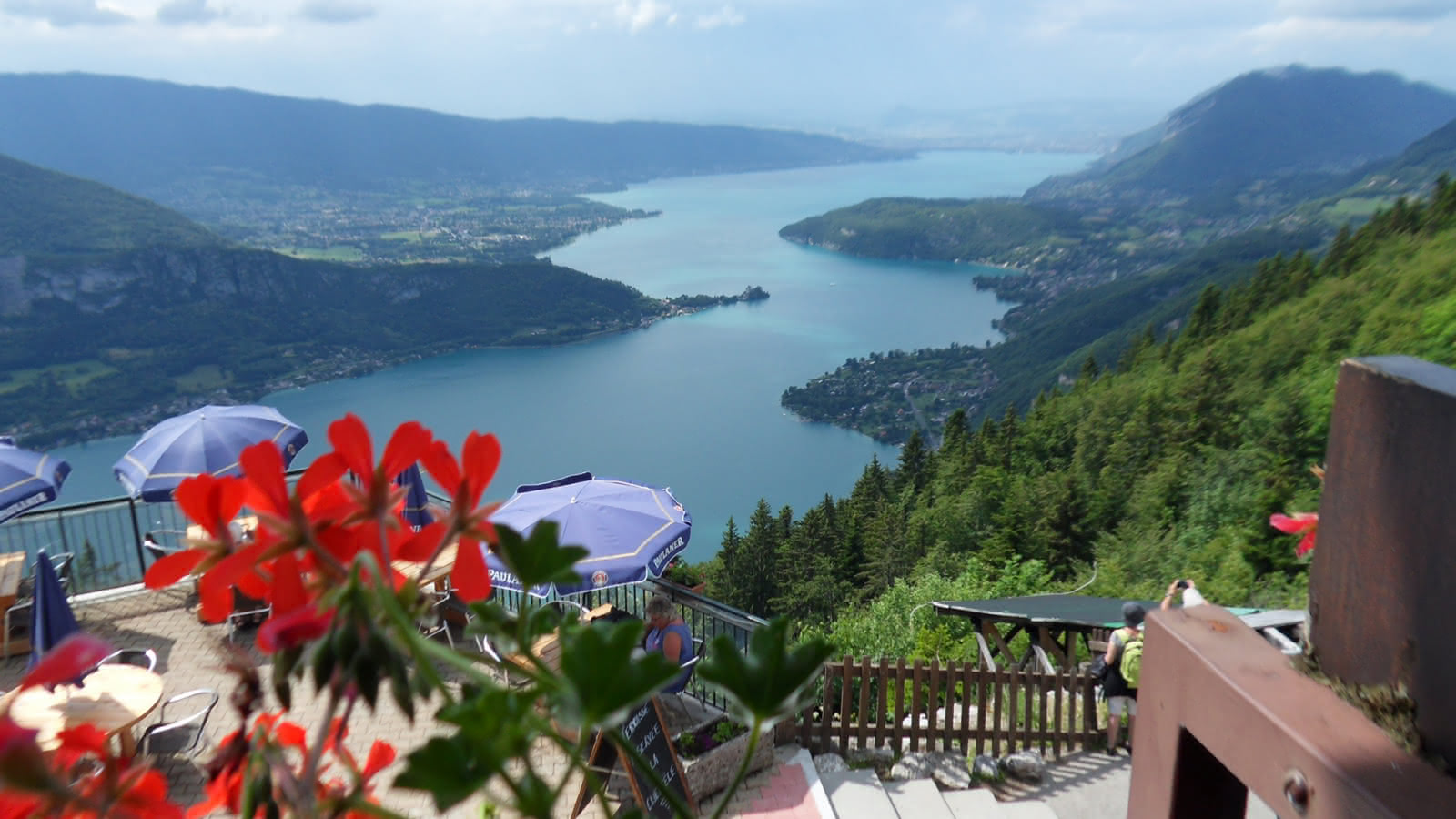 Vue sur le lac d'Annecy depuis le restaurant l'Edeleweiss