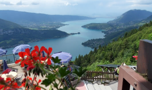 Vue sur le lac d'Annecy depuis le restaurant l'Edeleweiss