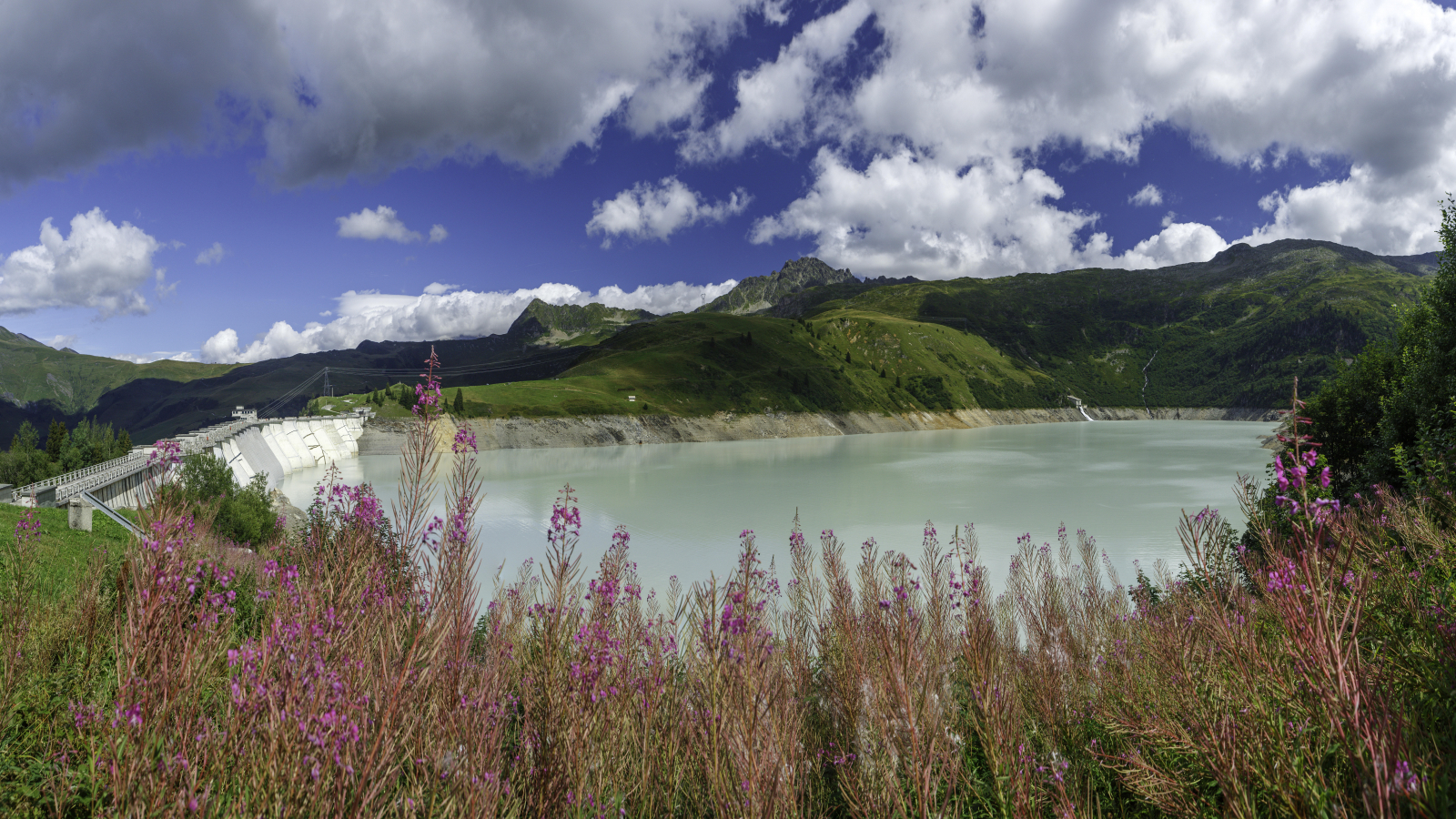 Lac et barrage de la Girotte, vallée d'Hauteluce