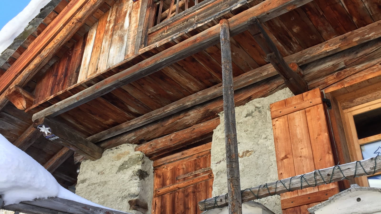 Chalet en bois et pierres du pays : architecture traditionnelle de Sainte Foy Tarentaise