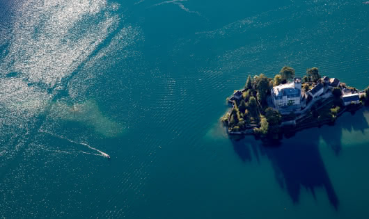 vue aérienne château de Duingt lac d'Annecy