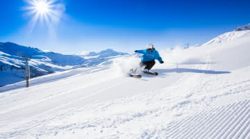 ski alpin sur pistes damées