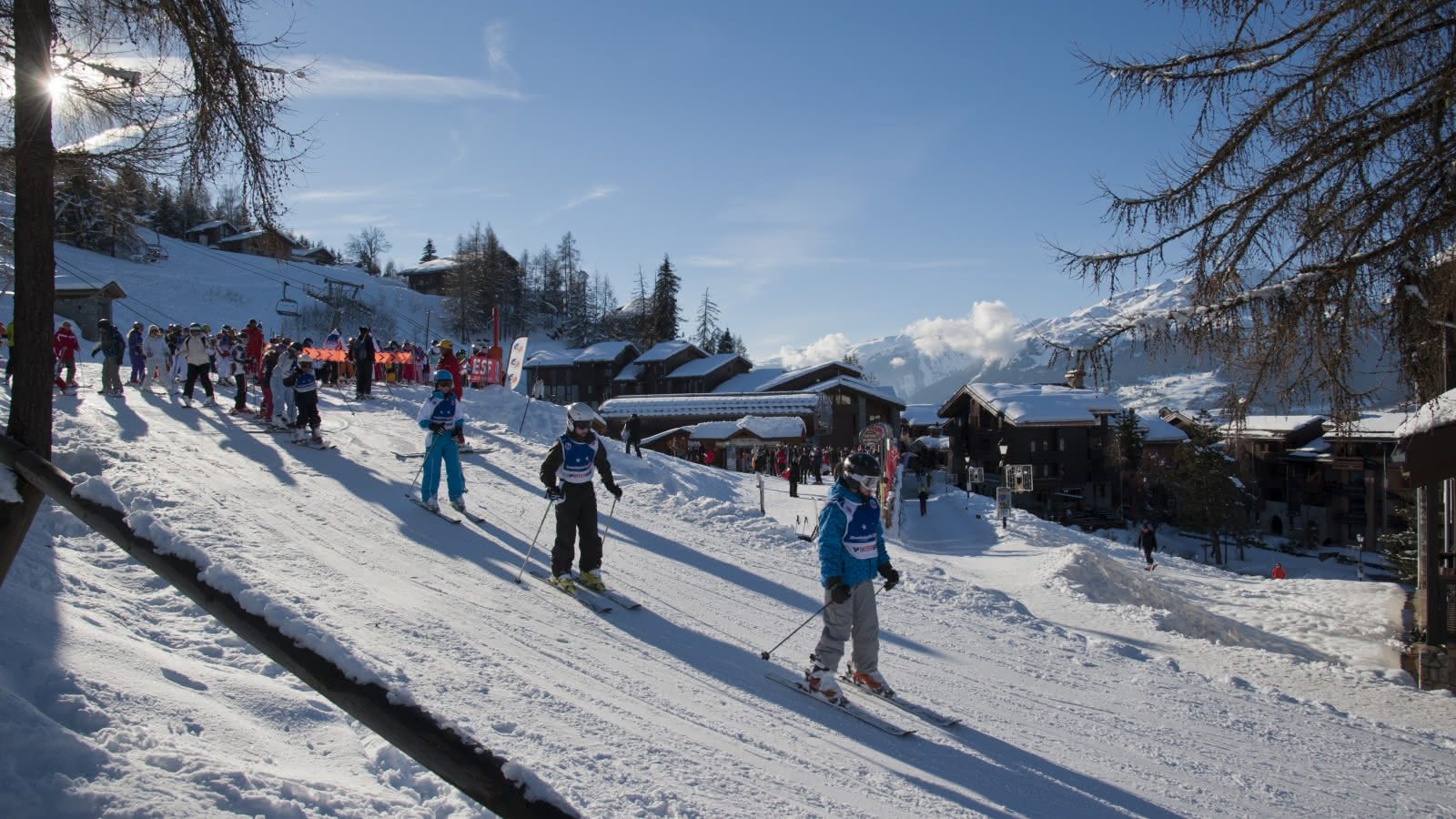 Front de neige avec rassemblement des Ecoles de ski