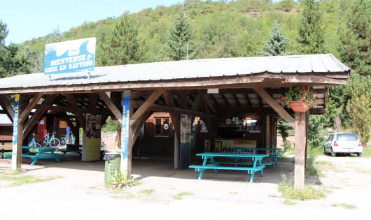 AN Rafting reception area on the banks of the Isère