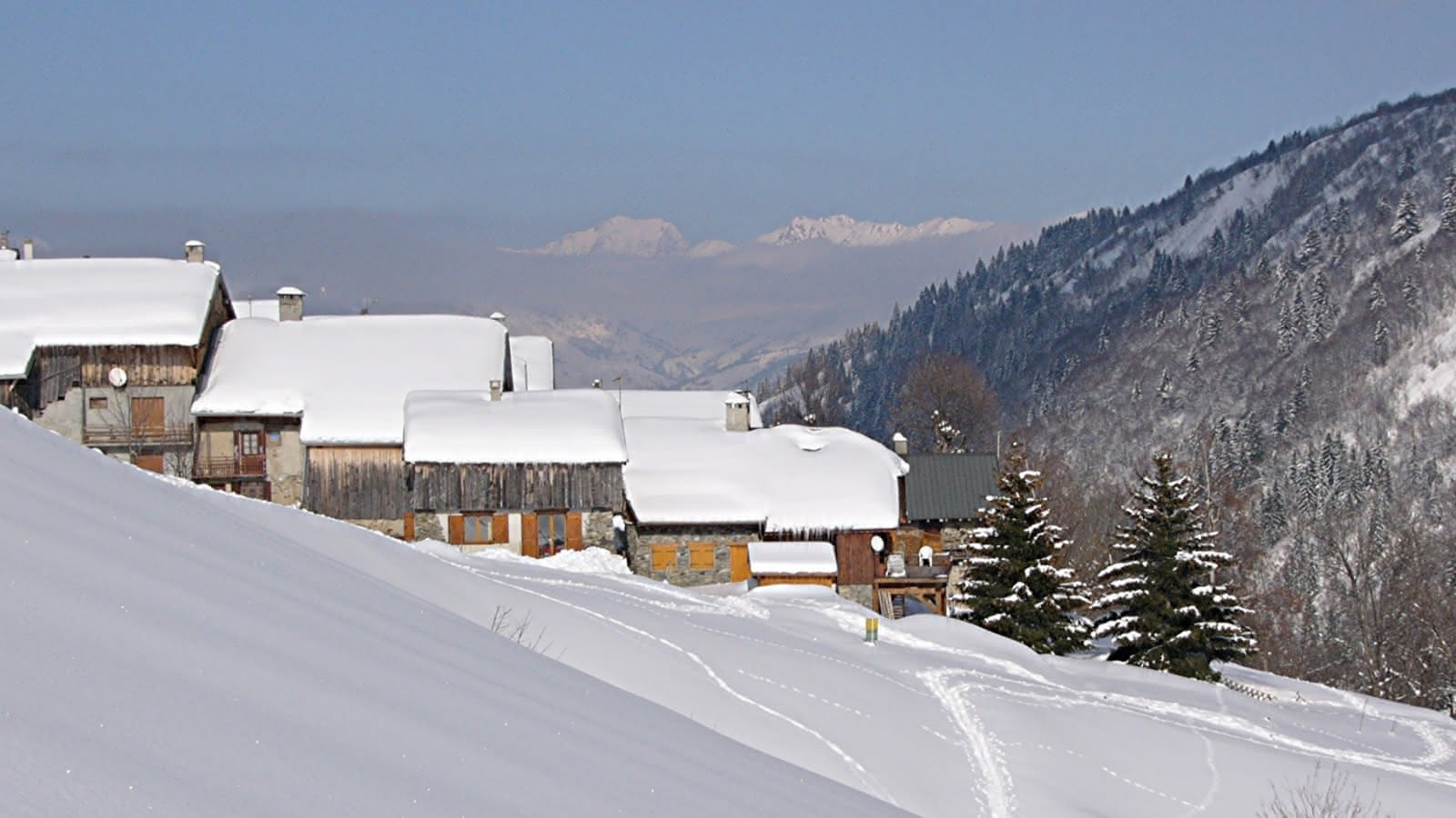 Village de Celliers sous la neige