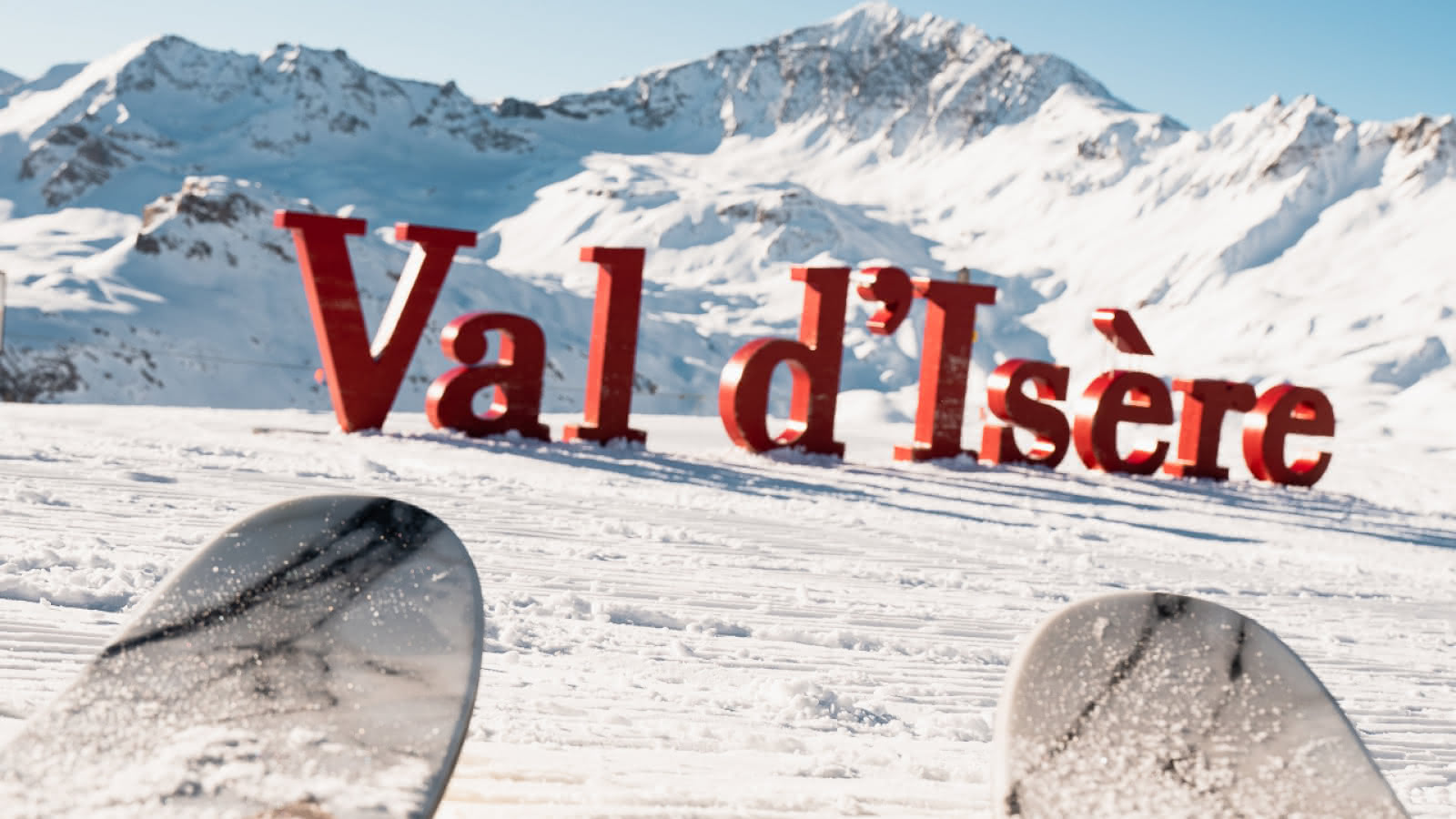 C'est au sommet du télésiège de Grand Près que vous retrouverez les lettres géantes de Val d'Isère.
